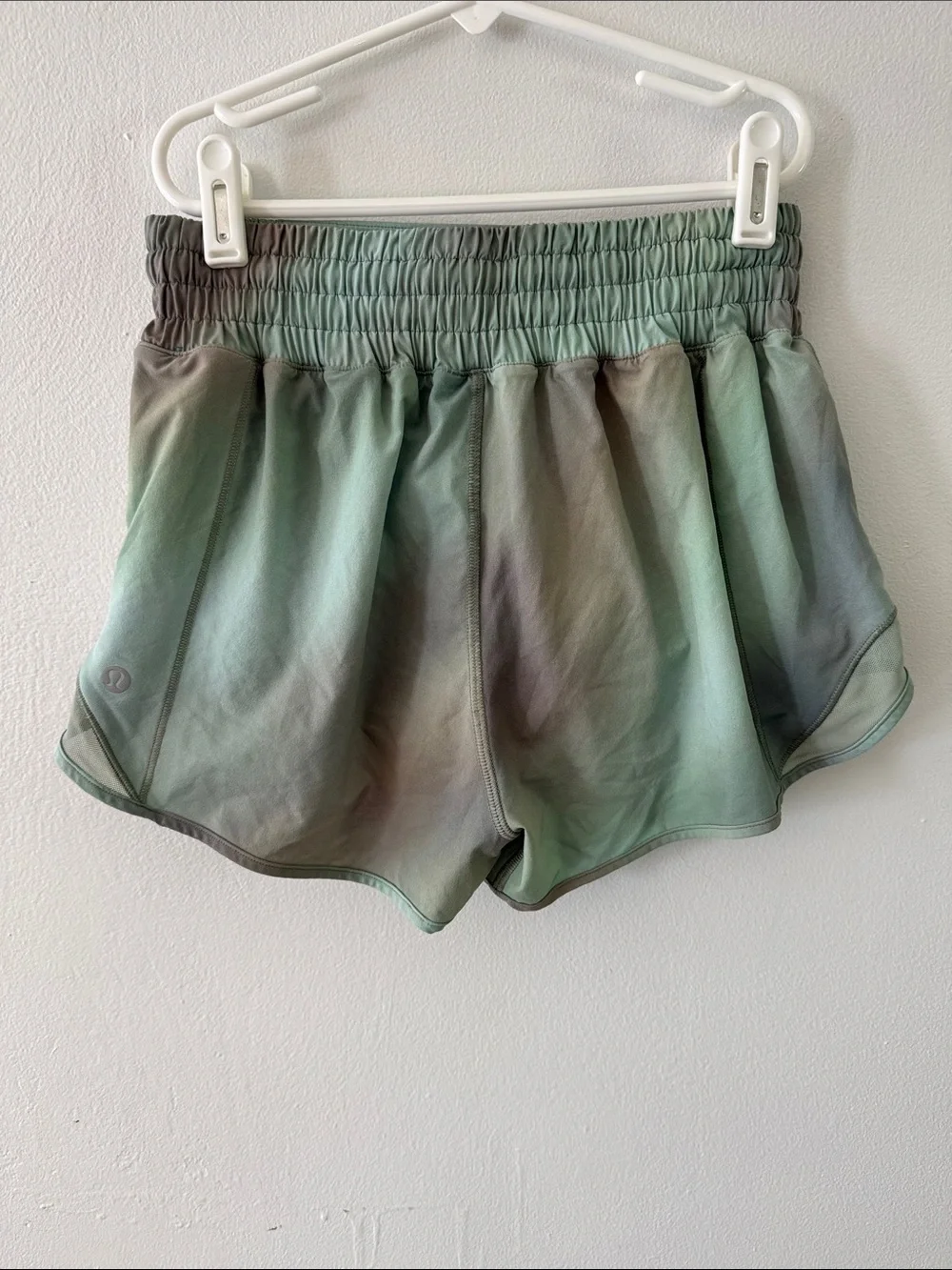 Lululemon Hotty Hot Highrise Lined Chroma Drift Green Shorts Sz 4